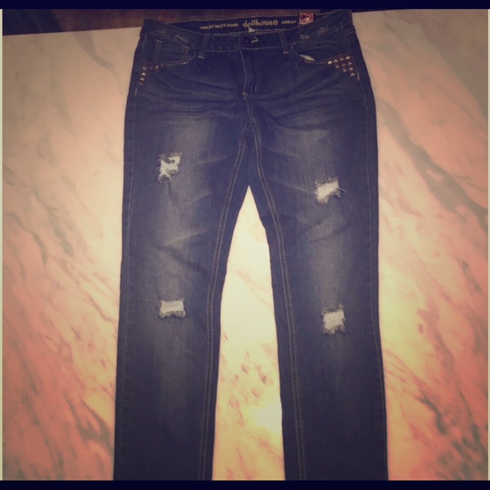 Women’s Distressed Jeans